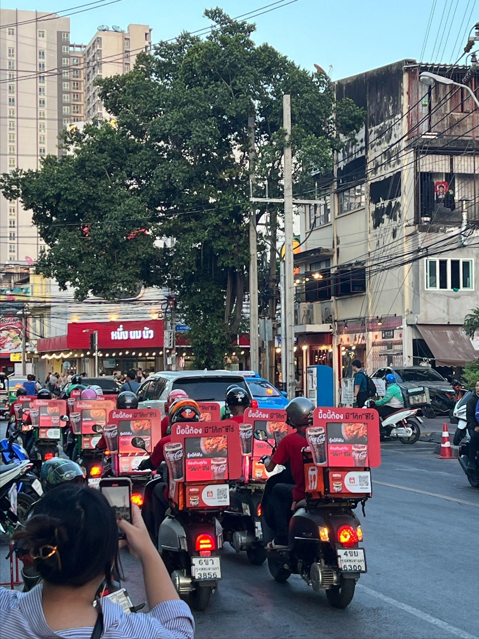 Coke Troop คนเยอะ